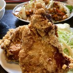 豚福 - 中華ランチ(750円)の巨大から揚げ(2019.06.現在)