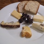 ビストロラドレ - チーズ盛り合わせ
