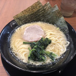 横浜家系ラーメン 鶴乃家 - 醤油ラーメン