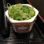 麺闘庵 - 別添えの小口ネギ
