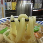 極楽うどん TKU - 麺持チ上ゲ之図