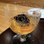 やまぐち - キャビア、生雲丹、ジュンサイ、干し貝柱のジュレ、下には玉蜀黍のブラマンジェ