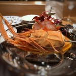 フルーツトマトのカッペリーニ、あかざ海老（駿河湾）のせ。 これ美味しい。 カッペリーニの味わいもいいですが、あかざ海老の身（昆布〆）も甘く頭部分の味噌を混ぜて頂くと秀逸。