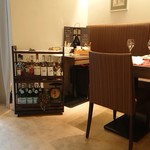 リストランテ　アドジ - 落ち着いた店内