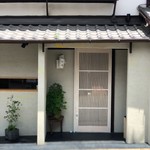 東山 吉寿 - 玄関