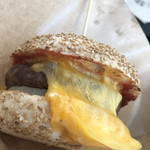 自由が丘バーガー - チーズバーガー アップ