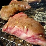 炭火焼肉ぐら - このレアくらいでも大丈夫でしょ‼️それが仙台牛
