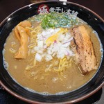 極煮干し本舗 - 煮干し豚骨ラーメン 大盛。