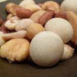 とん豚びょうし  - ミックスナッツ