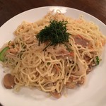ニンニク焼きそば は溢れる刻みニンニクが魅力のバター風味