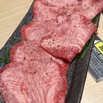 焼肉 すき焼き 純 - 大好きな塩タンレモンを絞っていただきます！