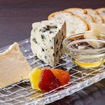 アルファカフェ - 厳選チーズ盛合せ