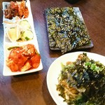 炭火焼肉 ほんけぜろ  中目黒 - キムチ盛り合わせと混ぜナムル