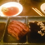 炭火焼肉 ほんけぜろ  - 煙がじゃまにならないお皿の上で