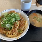 かつや - カレーうどんカツ丼、豚汁