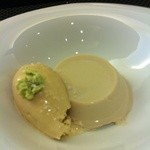 スゥリル - ほうじ茶のブランマンジェとアイスクリーム　本わさびとゲランドの海塩を添えて