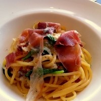 アロマクラシコ - 生ハムとルーコラのクリームスパゲッテ