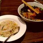 上海華龍 - 【2019.6.21(金)】本日の日替わり①(鶏肉揚げのせラーメン＋五目チャーハン)780円