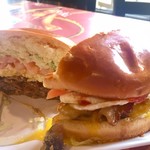 Cheeseburger - 一気にナイフを