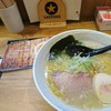 牛もつラーメン 白黒