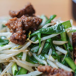 宝来家 - "韭菜豬肝（ニラレバ、ぶたきもとこみらのいためもの）"、韮（こみら）