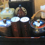 登利平 - 調味料 ｢ソース｣｢しお｣｢さんしょう｣｢焼鳥のタレ｣｢醤油｣｢七味｣