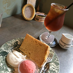 サロン ド テ ルルー - メープルシフォンケーキとアイスティー