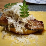 ＊以前も頂いたことがありますけれど「鰻」がタップリで美味しい。 上にはタップリ削った「カチョカバロ」が。