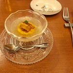 ラガッツァ - 
      人参のエスプーマ   生ウニとコンソメのゼラチーナ
      