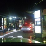 マクドナルド - ドライブスルーのオーダー受付が２レーンあります。かなりの集客があるのでしょうか。