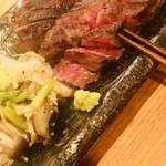 Ikedayama - ●ランボソ (奥)
                      ランボソはランイチ（ランプ肉＋イチボ肉）
                      のなかのランプ肉の一部です。
                      
                      ●マキ(手前)
                      牛のリブロース芯に巻きつくように存在する
                      部位です。
                      脂が乗ってました。
                      
                      山葵は練り物
                      