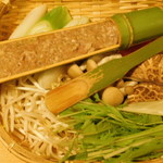 とちぎ家 - とちぎ和牛ロース しゃぶしゃぶセットの地場産お野菜盛り合わせ＆本日のつみれ