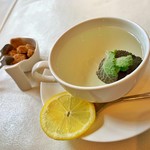 Restaurant LE MiDi - 自家栽培のミントティー