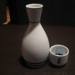 居酒屋 赤べこ - 日本酒(八重寿本醸造)熱燗1合