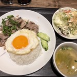 本格タイ料理バル プアン - 