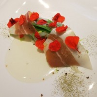 ヒカリヤ ニシ - スナップエンドウとイカ