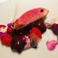 レストランエール - 青森県産天然真鴨のロースト　ハイビスカス　チェリー　ベリーのソース　黒ジャガイモとフルーツ