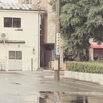 いなだ珈琲舎 - 左  焙煎工房     右  お店