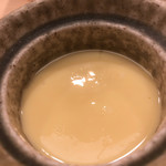 日本橋蛎殻町 すぎた - このわたの茶碗蒸し。よくかき混ぜていただきます。
      シンプルだけどとても深みのある味。仄かな海の香りが漂います。