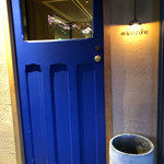 アコルドゥ - 青いドアがステキ