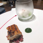 アコルドゥ - 奈良の黒米 焼いたウナギ ハーブ グラニテと柑橘のエア