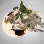 アコルドゥ - モムシのポコエチャ 白と黒の身のコントラスト