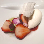 アコルドゥ - バラ科の実と花 生きるものとその景色