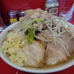 ラーメン二郎 - 小ラー＋うずら/にんにく多め、あぶら