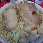 ラーメン二郎 - 見て～豚豚豚のステ～キ！