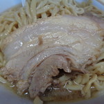 ラーメン二郎 - 小さいほうの豚！といってもこの大きさ