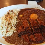 肉カレー千葉屋 - カツカレー、生玉子