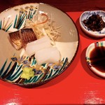 賛否両論 - お造り。右上が青搾菜と昆布の変わり醤油