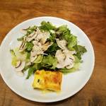 鉄鍋ビストロ＆ワイン デリカージュ - 上空からサラダ