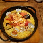 鉄鍋ビストロ＆ワイン デリカージュ - 上空から　南部鉄器で作られた魚介の炊き込みご飯パエリア風